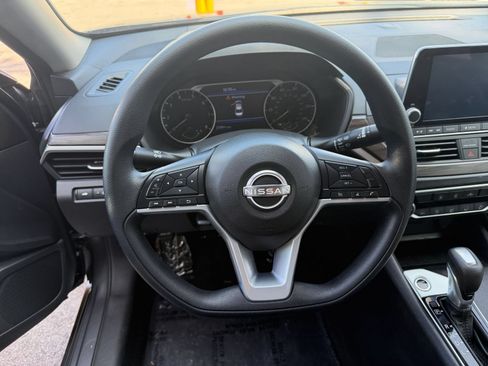 Used 2025 Nissan Altima 2.5 SV FWD image 28