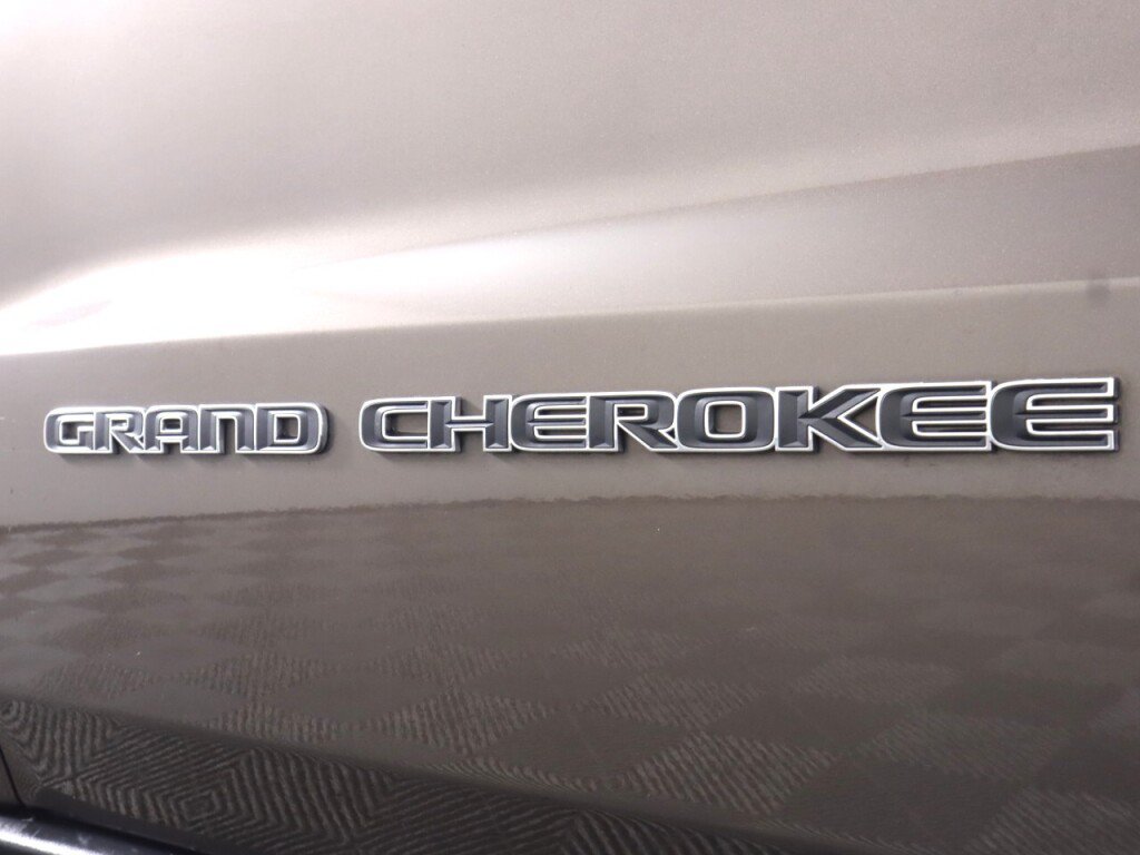 Used 2018 Jeep Grand Cherokee Limited AWD/4WD image 36