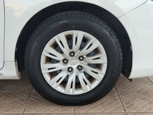 Used 2012 Toyota Camry LE image 5