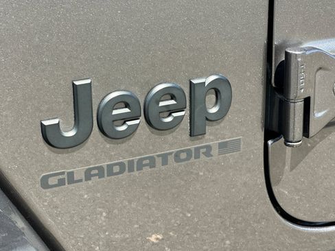 Used 2025 Jeep Gladiator Sport AWD/4WD image 25