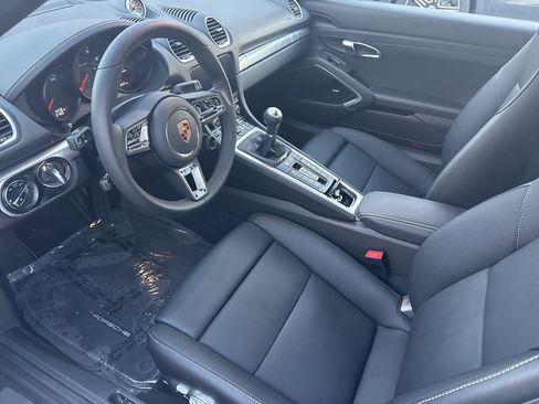 Used 2025 Porsche 718 Boxster image 8