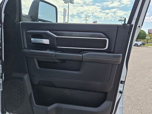 Used 2024 RAM 2500 Big Horn AWD/4WD image 32