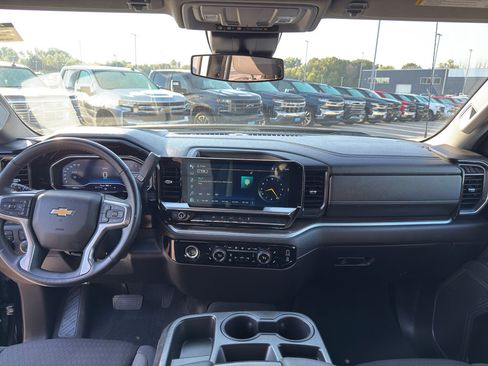 Used 2022 Chevrolet Silverado 1500 LT image 29