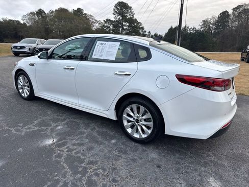 Used 2018 Kia Optima S w/ Panoramic Sunroof Package image 3
