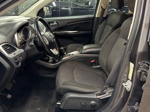 Used 2020 Dodge Journey SE w/ SE Popular Equipment Group FWD image 14