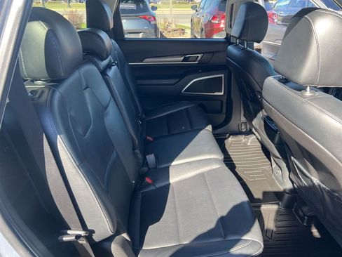 Used 2022 Kia Telluride LX image 13