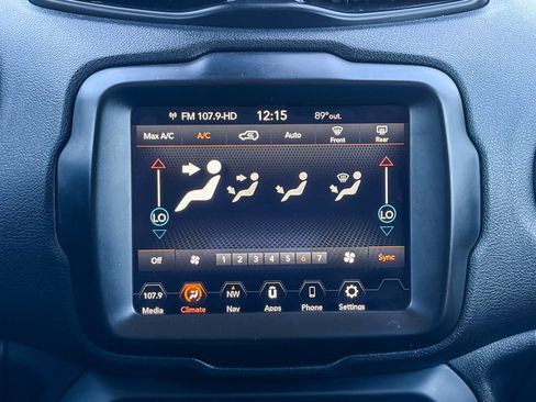 Used 2022 Jeep Renegade Latitude AWD/4WD image 13
