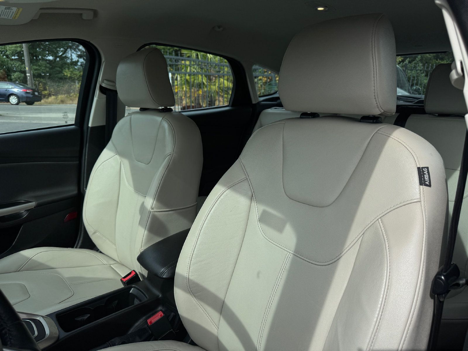 Used 2016 Ford Focus Titanium FWD image 11