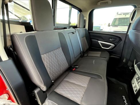 Used 2023 Nissan Titan SV w/ SV Convenience Package RWD image 20