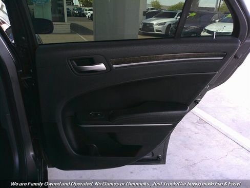 Used 2019 Chrysler 300 Limited image 26