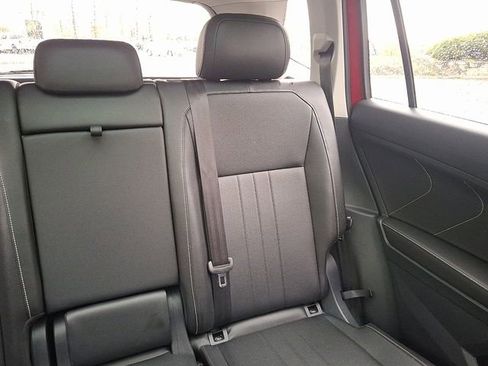 Certified 2024 Volkswagen Tiguan SE w/ Panoramic Sunroof Package AWD/4WD image 20