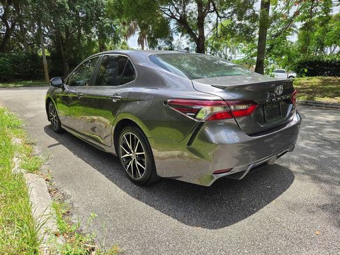 Used 2021 Toyota Camry SE FWD image 5