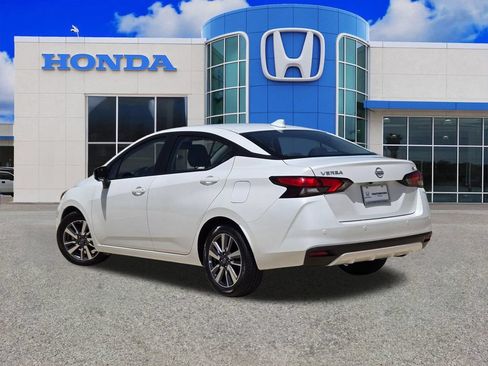 Used 2024 Nissan Versa SV FWD image 5