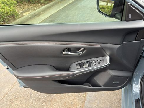 Used 2024 Nissan Sentra SR w/ SR Premium Package image 17