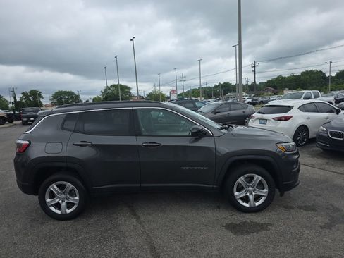 Used 2023 Jeep Compass Latitude w/ Sun and Sound Group AWD/4WD image 4