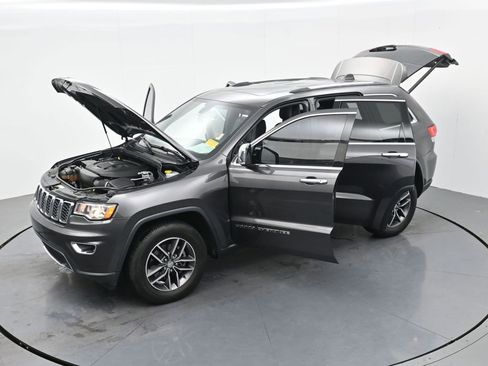 Used 2018 Jeep Grand Cherokee Limited AWD/4WD image 39