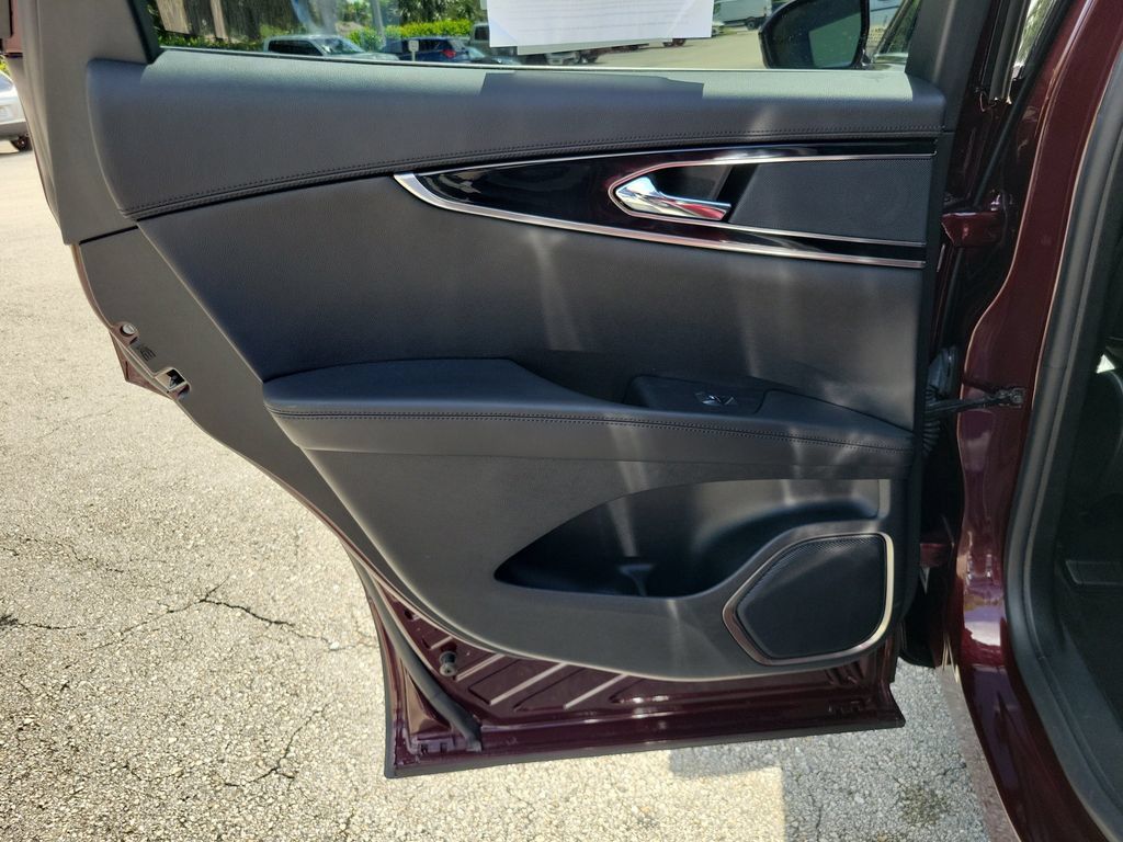 Used 2022 Lincoln Nautilus FWD w/ Premium Package image 10