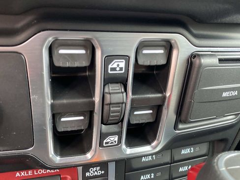 Used 2024 Jeep Wrangler Unlimited Sport AWD/4WD image 32