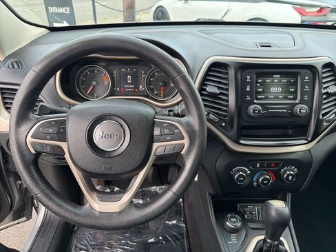 Used 2016 Jeep Cherokee Sport image 25