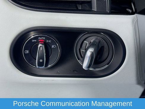 Used 2024 Porsche Macan Base image 11