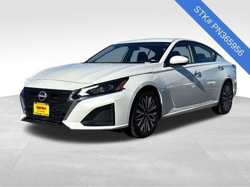 Used 2023 Nissan Altima 2.5 SV image 3