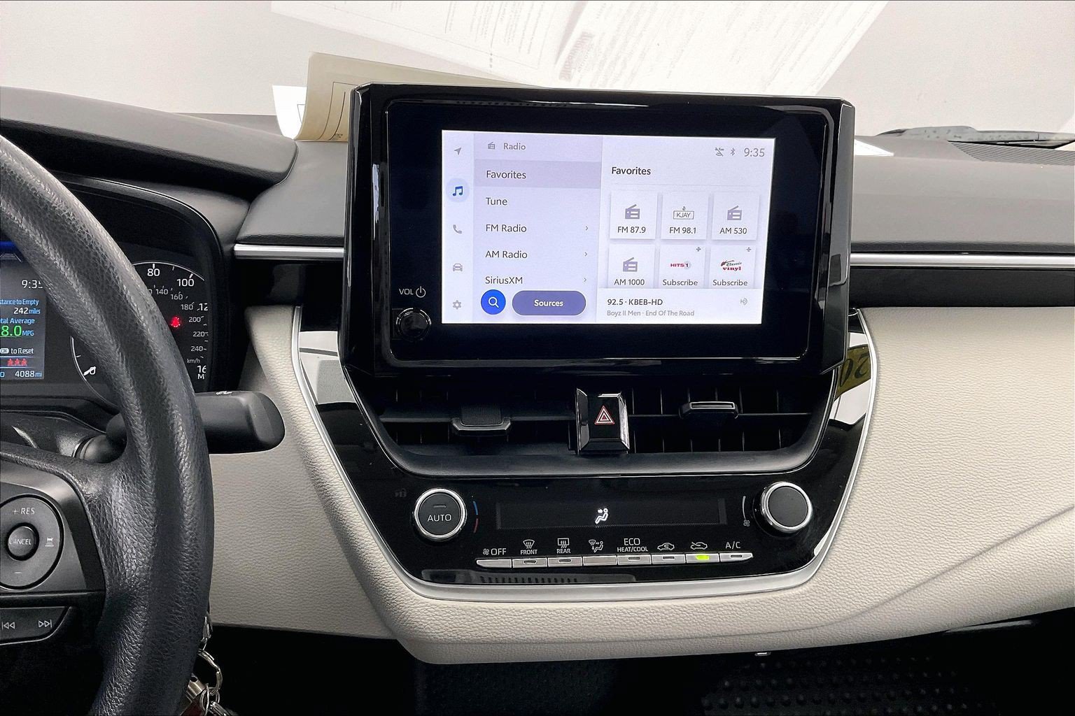 Used 2024 Toyota Corolla LE FWD image 4