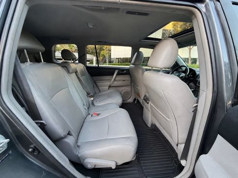Used 2013 Toyota Highlander SE FWD image 14