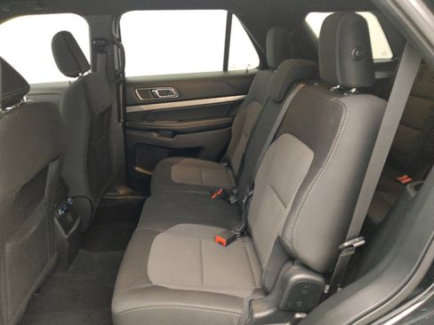 Used 2018 Ford Explorer XLT w/ Equipment Group 201A FWD image 18