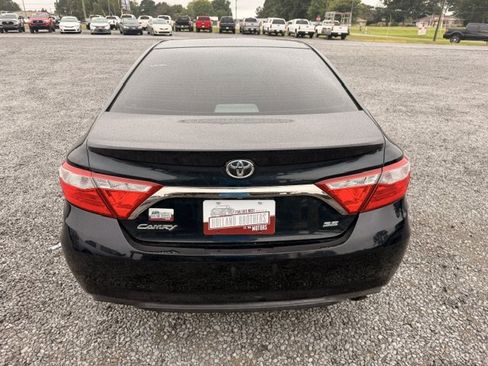 Used 2017 Toyota Camry SE FWD image 3