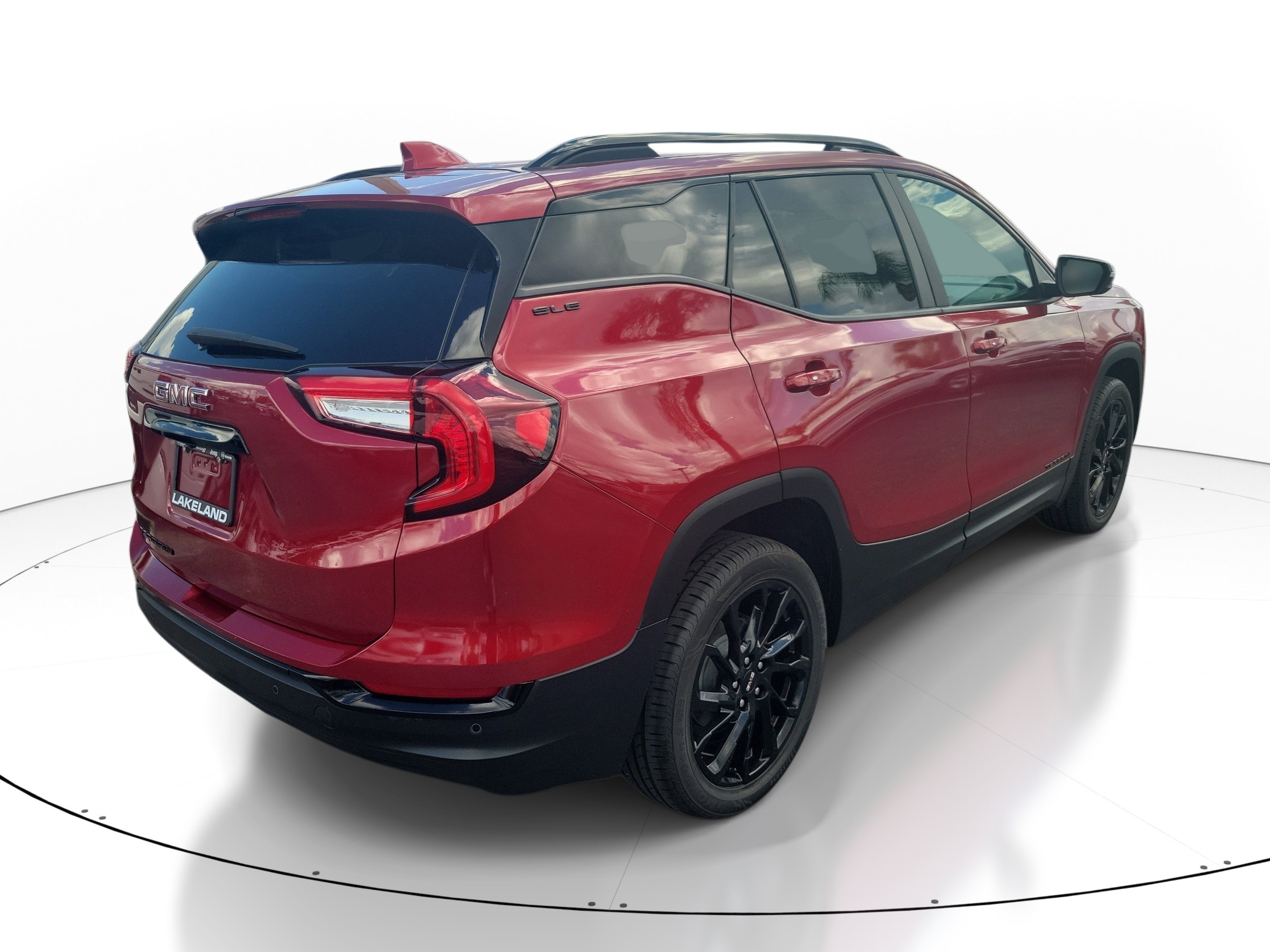 Used 2023 GMC Terrain SLE w/ Driver Convenience Package FWD image 5