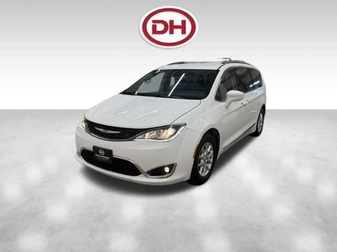Used 2020 Chrysler Pacifica Touring-L FWD image 10