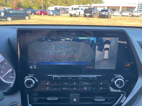 Used 2022 Toyota Highlander Limited image 6