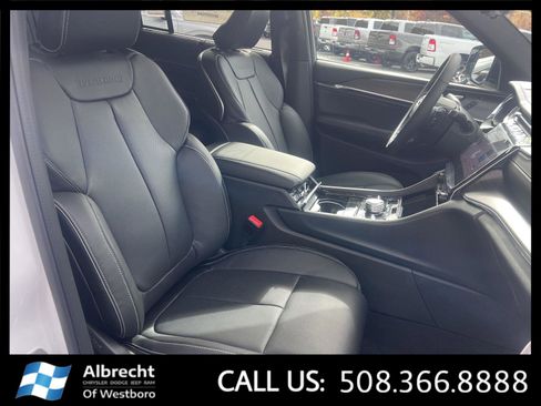 New 2025 Jeep Grand Cherokee Overland w/ Luxury Tech Group IV image 17