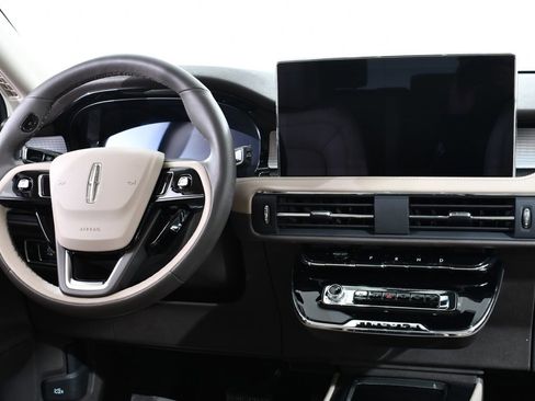 Used 2023 Lincoln Corsair AWD w/ Equipment Group 101A image 8