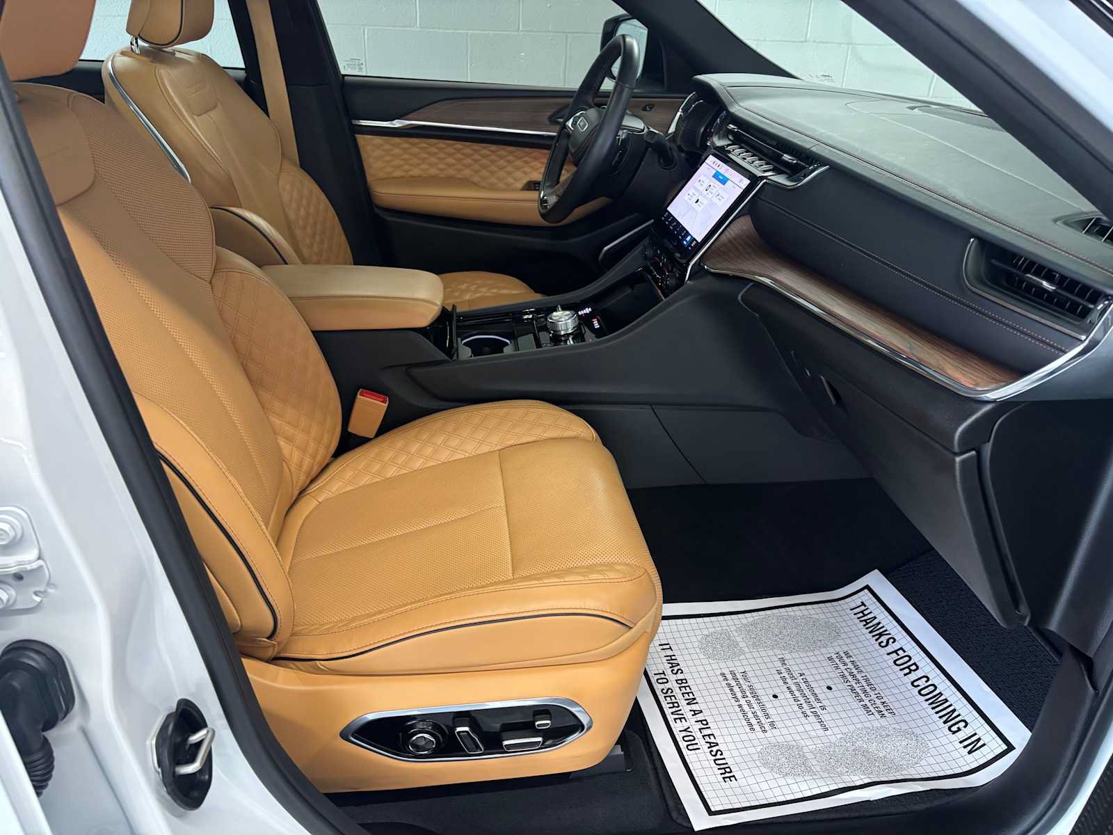 Certified 2024 Jeep Grand Cherokee Summit AWD/4WD image 14