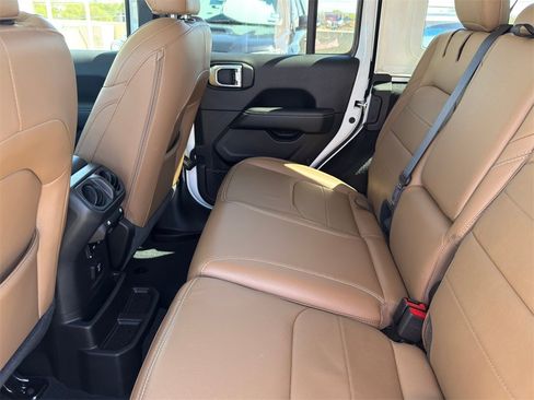 Used 2022 Jeep Wrangler Unlimited Sahara w/ Cold Weather Group image 37