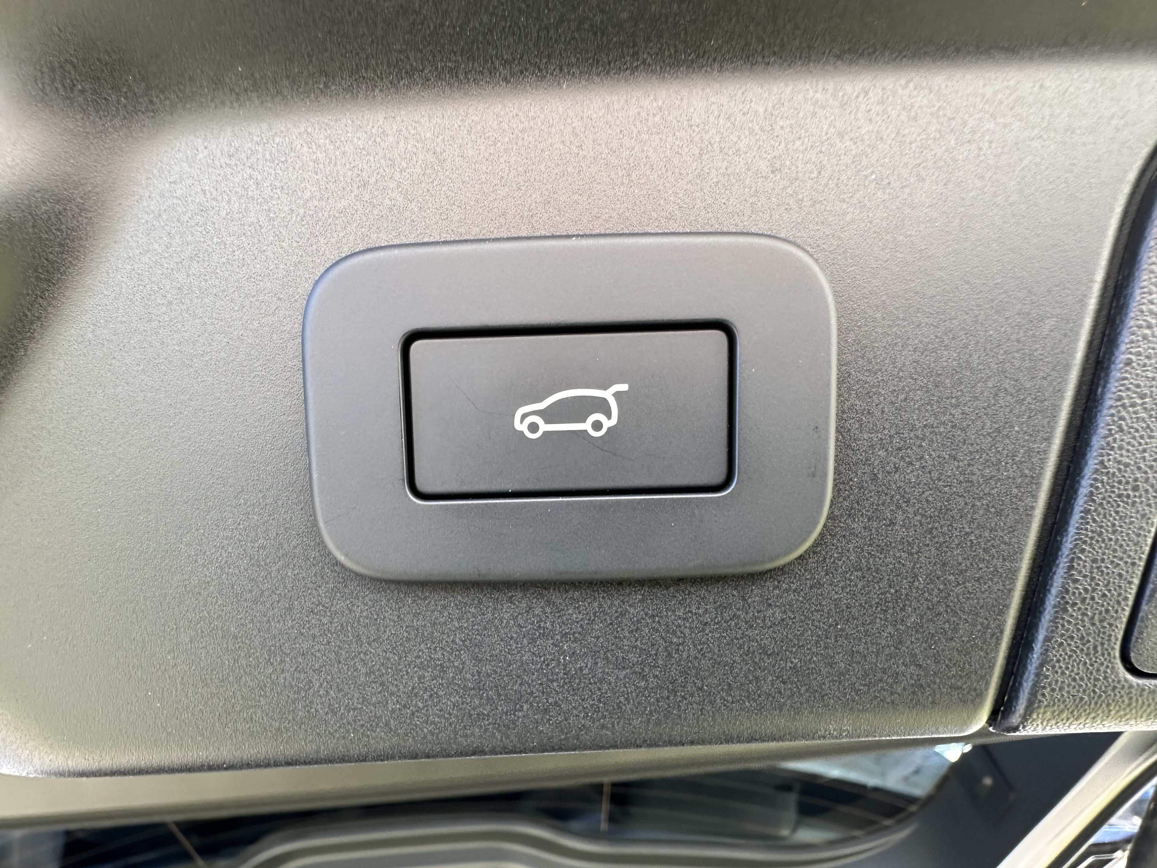 Used 2024 Land Rover Range Rover Velar S AWD/4WD image 37