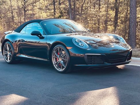 Used 2019 Porsche 911 Carrera S image 2
