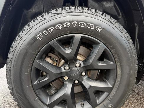Used 2018 Jeep Cherokee Trailhawk w/ Quick Order Package 27L AWD/4WD image 6
