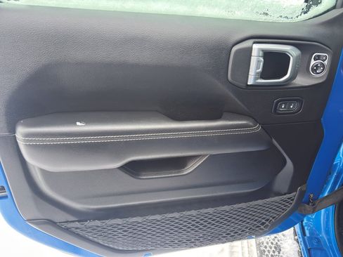 Used 2022 Jeep Wrangler Unlimited Sahara w/ Cold Weather Group image 13