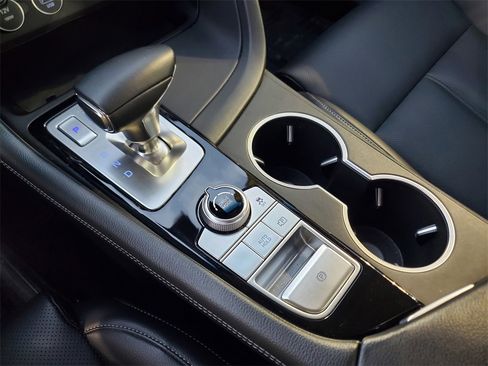 Used 2023 Genesis G70 2.0T image 32