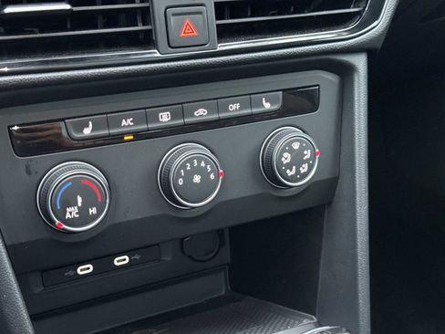 Certified 2022 Volkswagen Taos SE w/ Panoramic Sunroof Package image 26