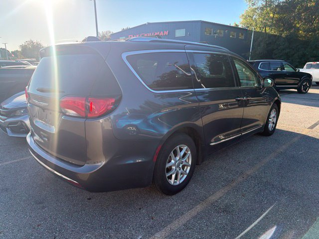 Used 2020 Chrysler Pacifica Touring-L FWD image 5