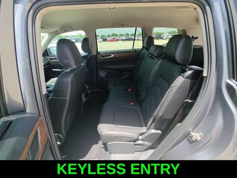 Used 2025 Volkswagen Atlas SE FWD image 7