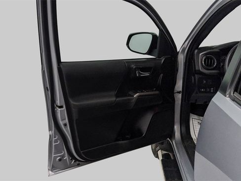 Used 2020 Toyota Tacoma TRD Sport image 15