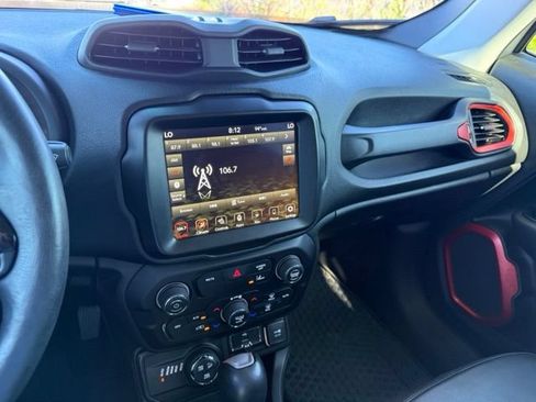 Used 2022 Jeep Renegade Trailhawk w/ Trailer Tow Group AWD/4WD image 22