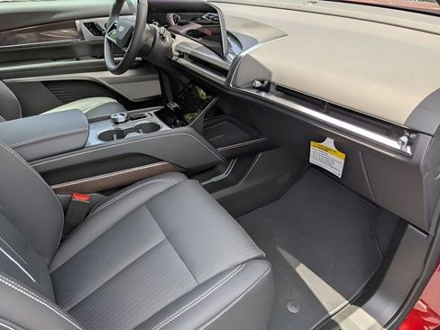 New 2026 Cadillac Vistiq Premium Luxury AWD/4WD image 19