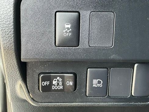 Used 2023 Toyota Tacoma SR AWD/4WD image 17