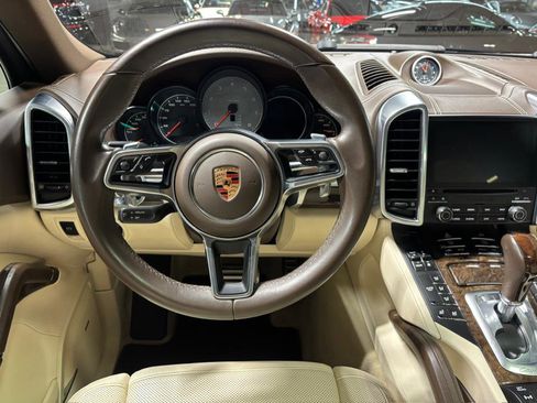 Used 2017 Porsche Cayenne S image 22