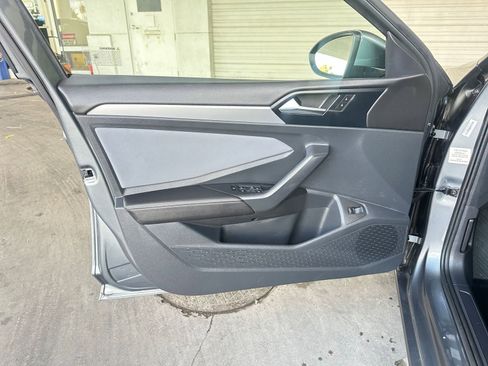 Used 2025 Volkswagen Jetta SE image 21